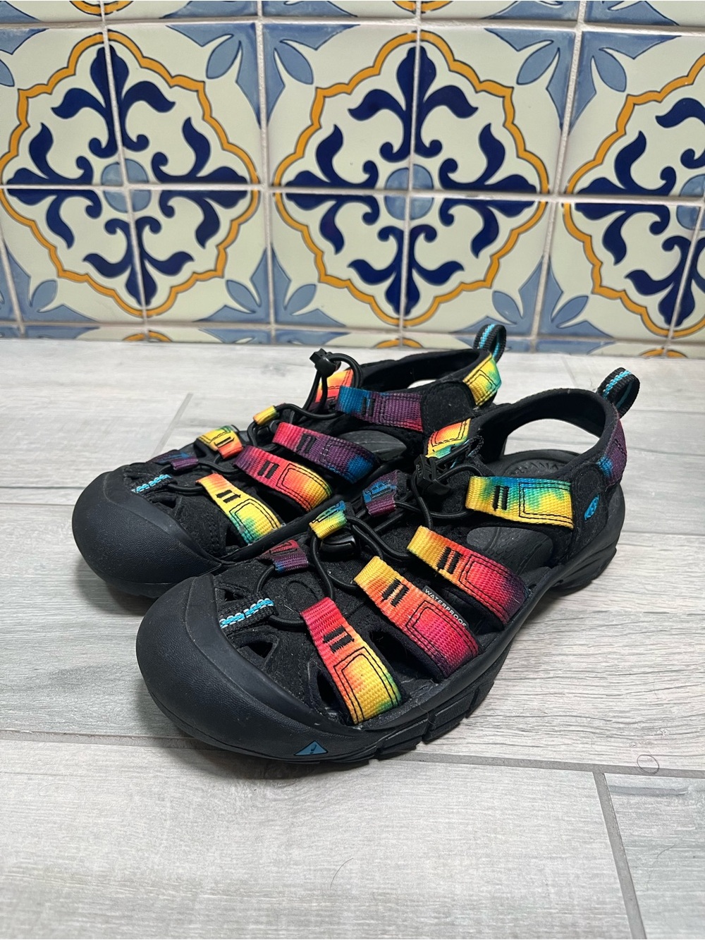 KEEN - Women’s Black Outdoors Hiking Sandal Sneakers with Rainbow Straps